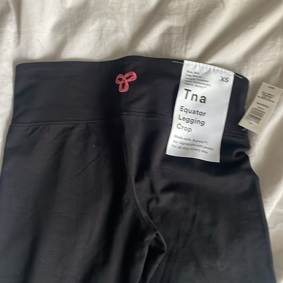 TNA Equator Legging Crop - Picture 2 of 2